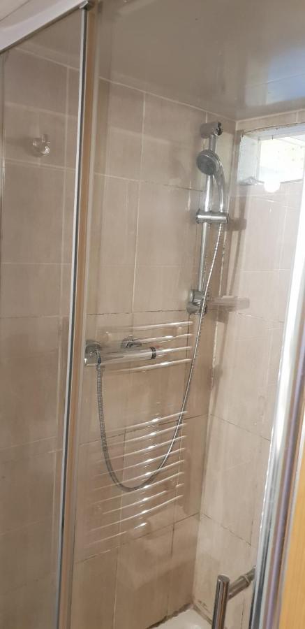 شقة هدرزفيلد  في Private Basement Studio Flat With Modern Features المظهر الخارجي الصورة