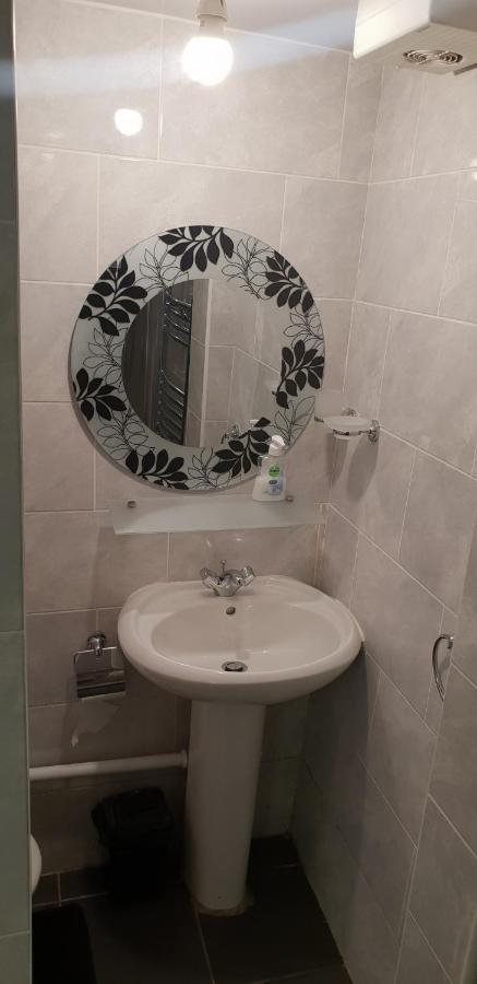 شقة هدرزفيلد  في Private Basement Studio Flat With Modern Features المظهر الخارجي الصورة